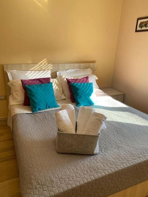 Апартаменти *Heart Of New Bazaar 1 Bed Apt* Тирана Екстер'єр фото