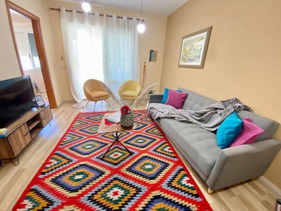 Апартаменти *Heart Of New Bazaar 1 Bed Apt* Тирана Екстер'єр фото